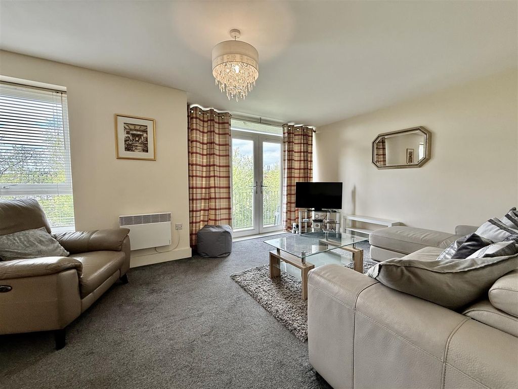 Property photo 2 of 13 Lounge/Kitchen