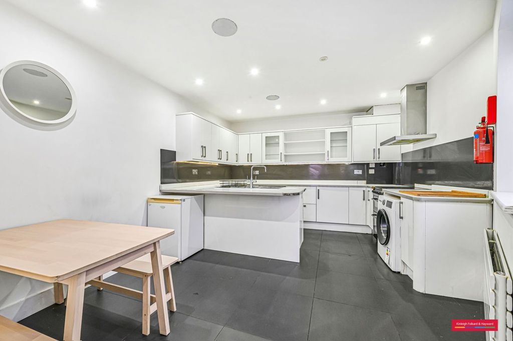 Property photo 2 of 18 Picture No. 06