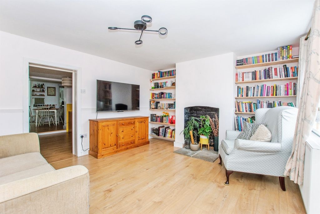 Property photo 2 of 13