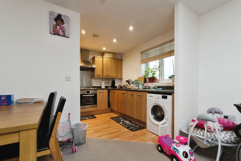 Property photo 3 of 14