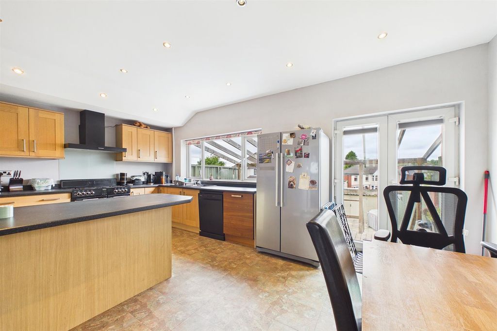 Property photo 3 of 19 Cam03736G0-Pr0281-Still015.Jpg
