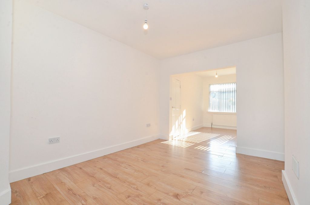 Property photo 3 of 14 Dsc_4922