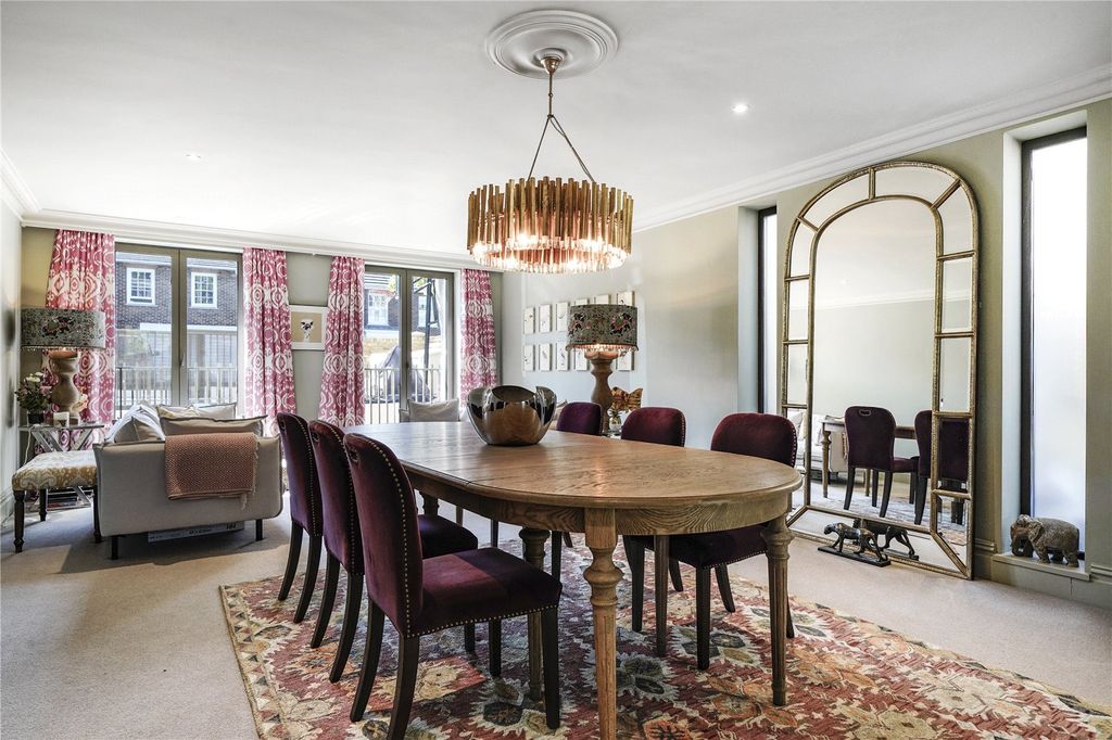 Property photo 2 of 31 Dining Room