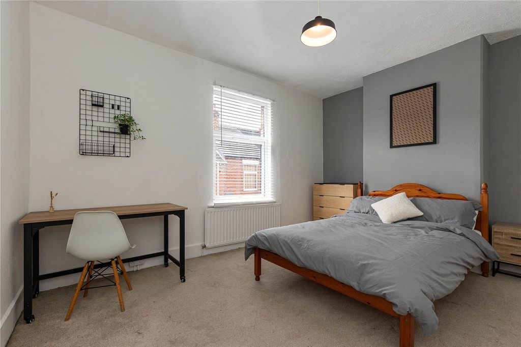 Property photo 1 of 6 Room 2