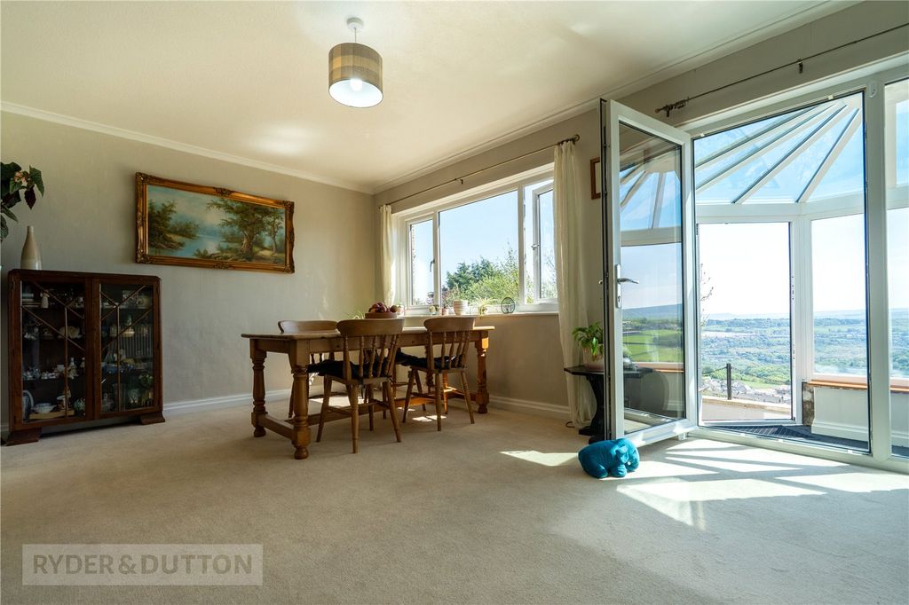 Property photo 3 of 29 Dining Room