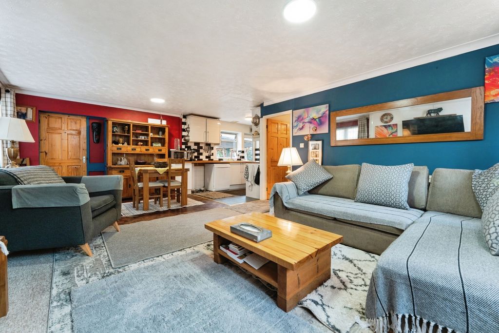 Property photo 3 of 16 Pbox-Img.Jpg