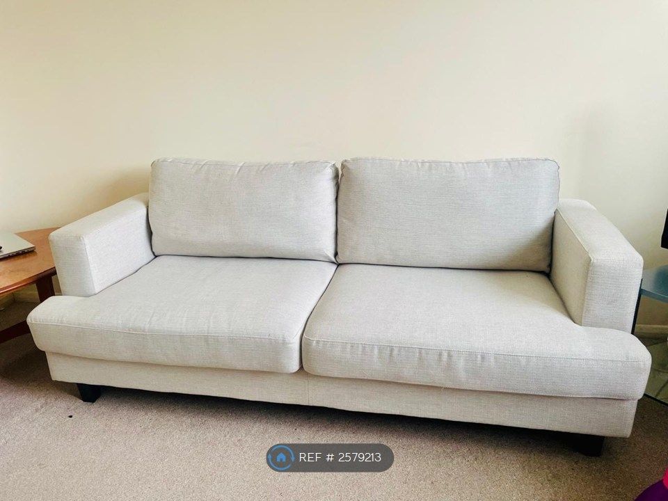 Property photo 3 of 31 Lounge Area