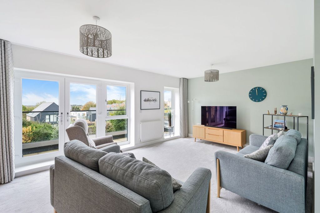 Property photo 3 of 23