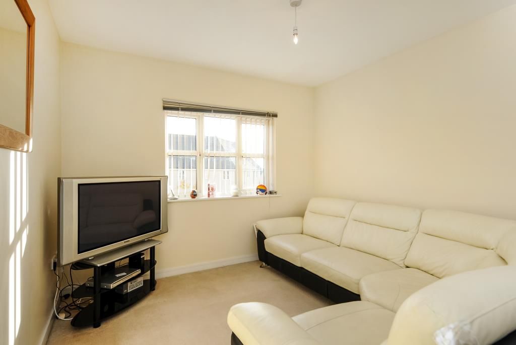 Property photo 3 of 7 Living Room