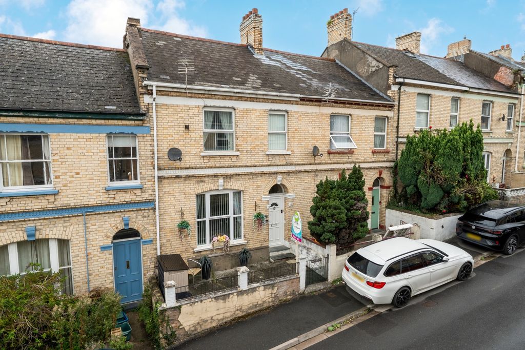 Property photo 1 of 19 1-6Aad572372Be2-1523106-1A0B51c460A00-2-1