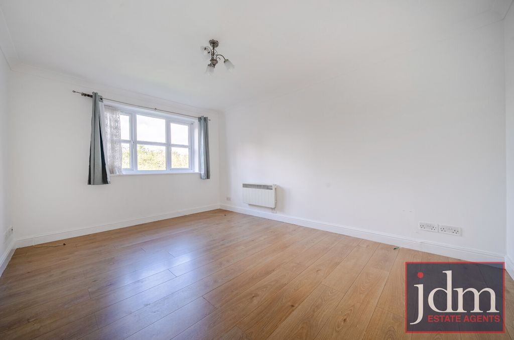 Property photo 2 of 18 48443392-F0Ca-47B...