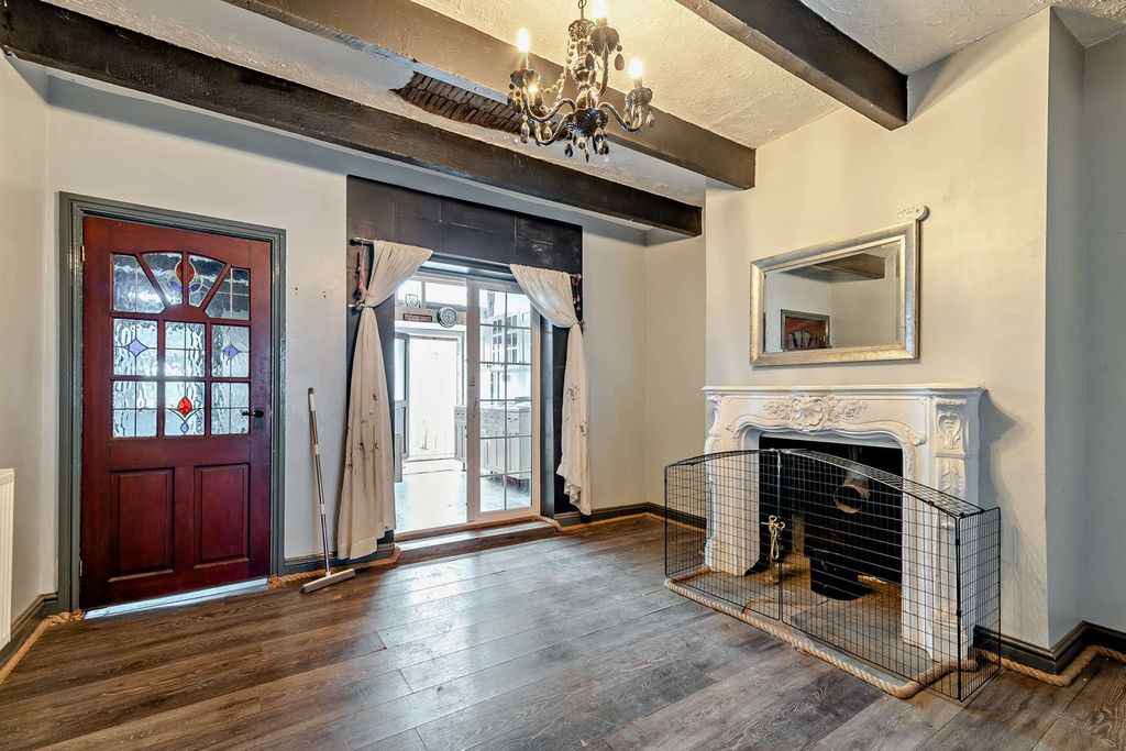 Property photo 2 of 31