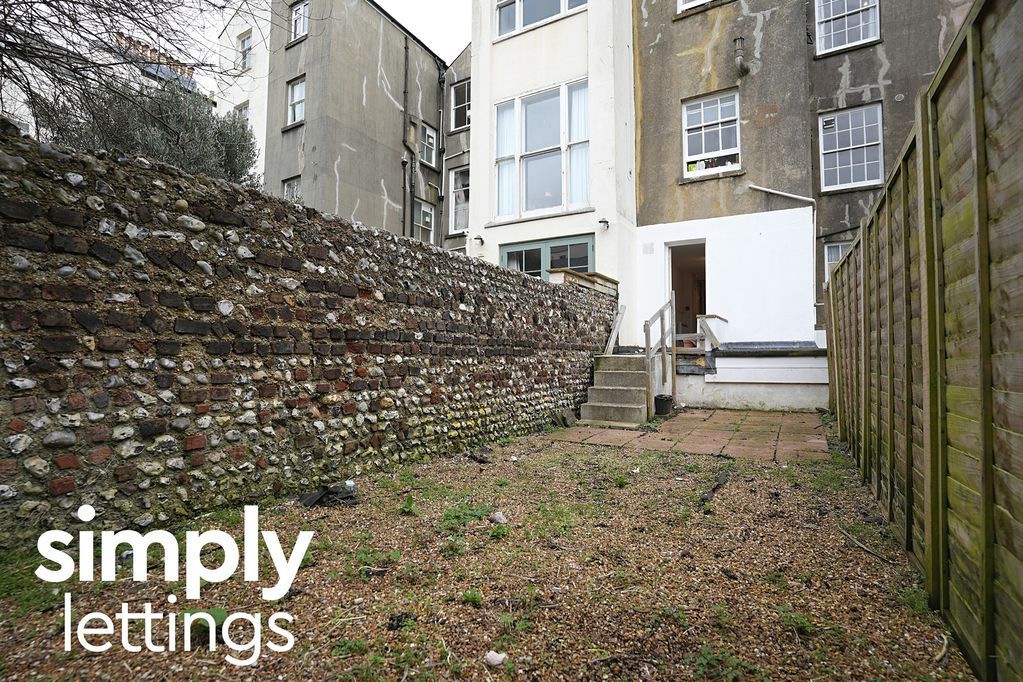 Property photo 3 of 8 Photo 8