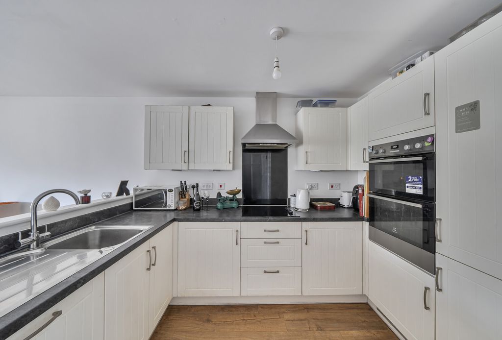 Property photo 2 of 18 1424291-11-69B2Ca...