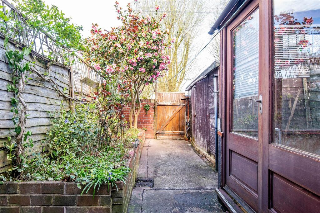 Property photo 2 of 19 Garden