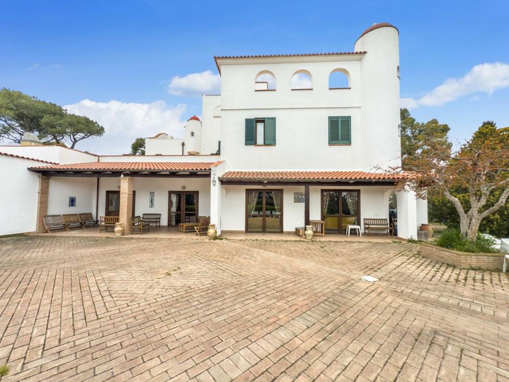 Property photo 2 of 40