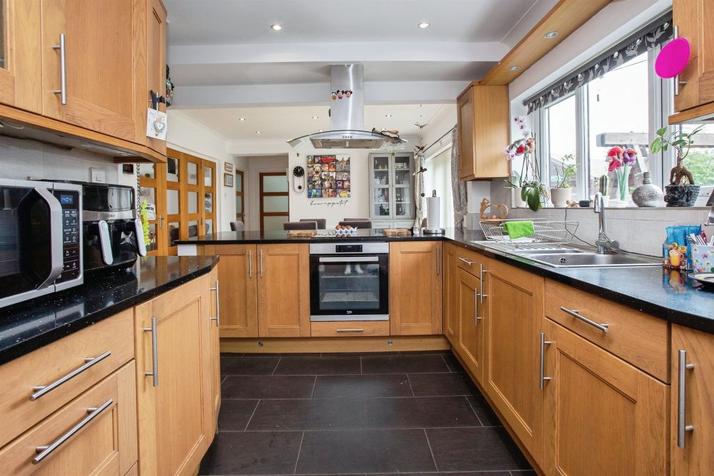 Property photo 2 of 27