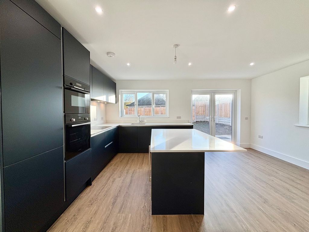 Property photo 2 of 23