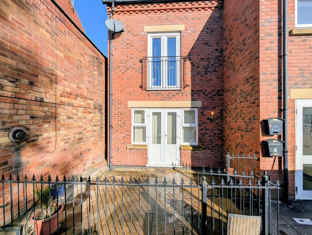 Property photo 1 of 9 Photo 2