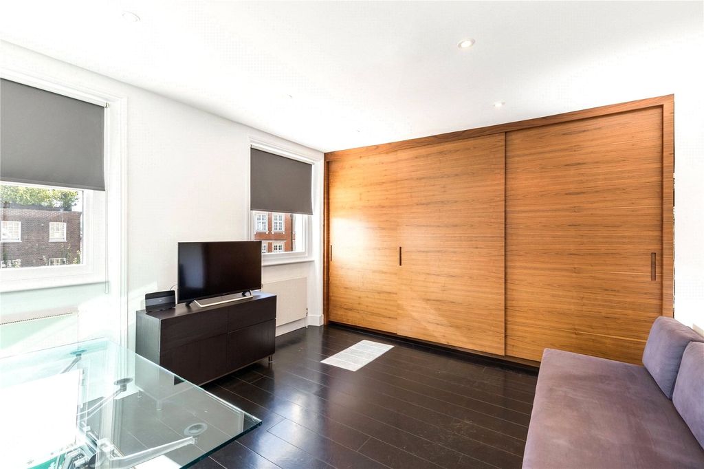 Property photo 3 of 10 Reception