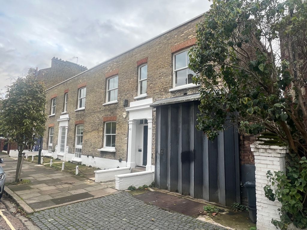 Property photo 1 of 5