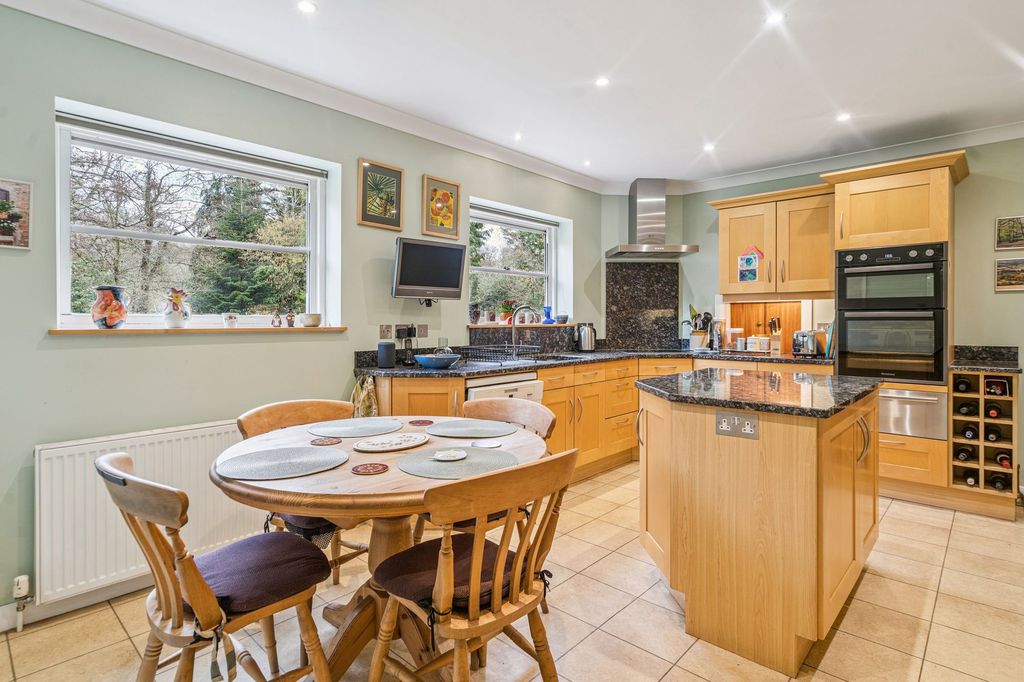 Property photo 3 of 26 Kitchen