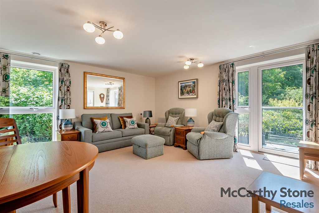 Property photo 2 of 34 8646708-Interior04-800.Jpg