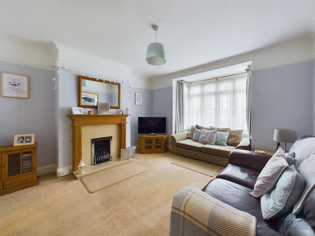 Property photo 2 of 17 Cam02549G0-Pr0023-St