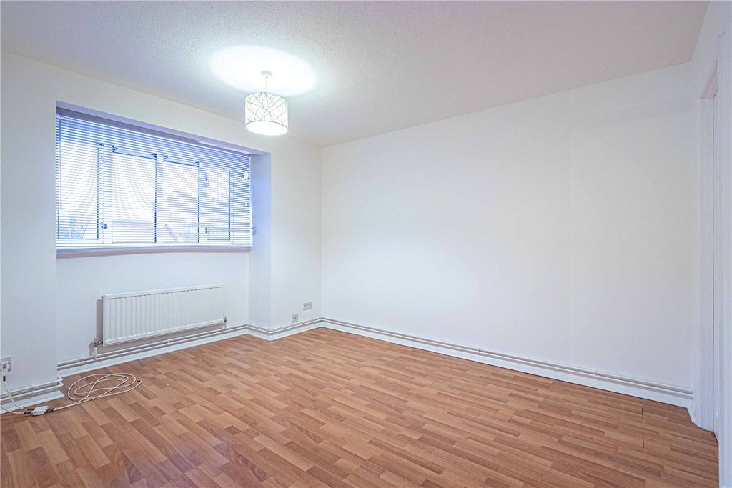 Property photo 3 of 11 Picture No. 15