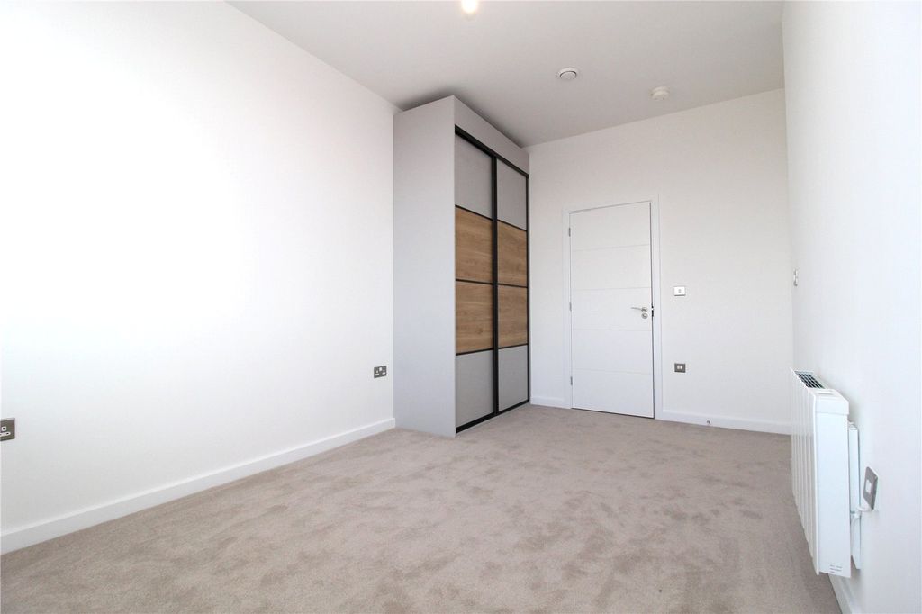 Property photo 3 of 16 Bedroom One View One