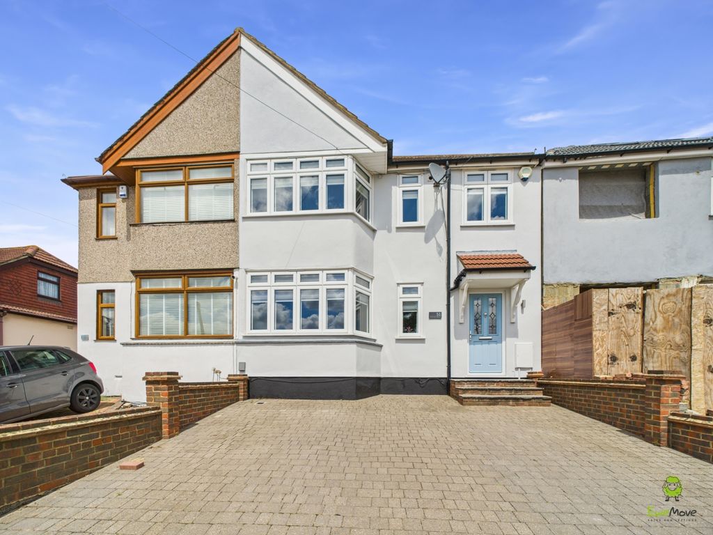Property photo 2 of 16 Front Aspect James Hillier Ewemove Bexley And Dart