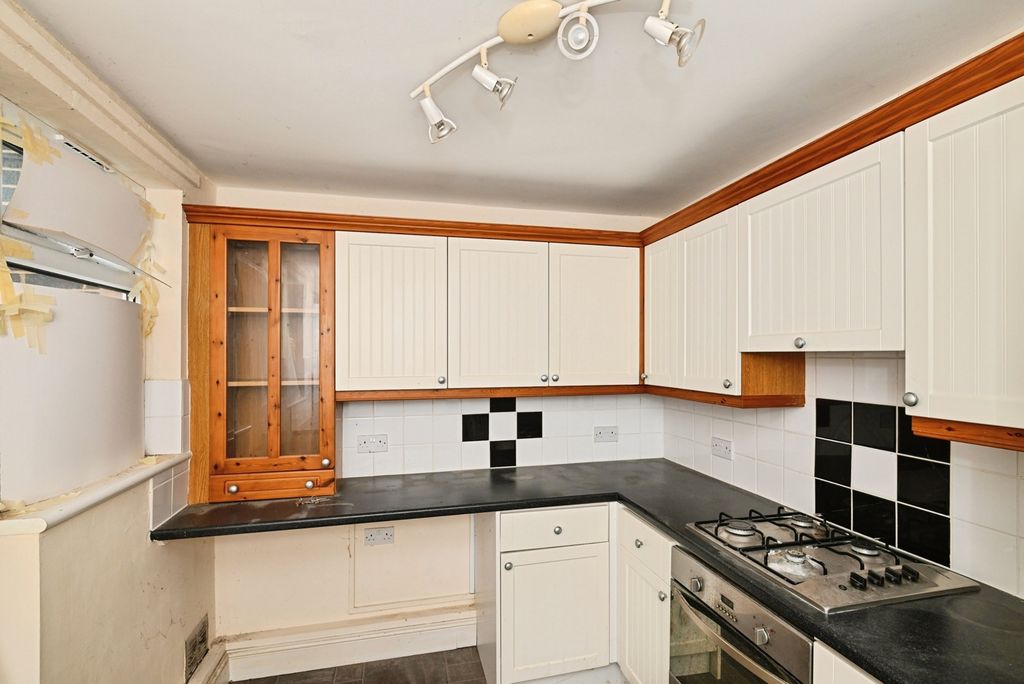 Property photo 2 of 12 Kitchen