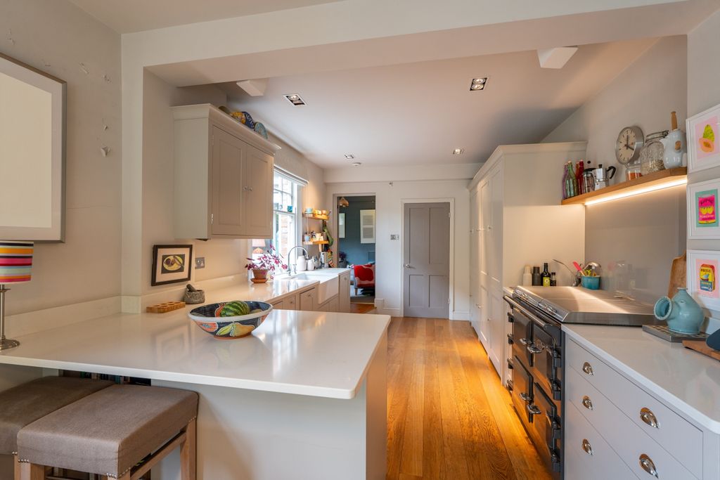 Property photo 2 of 23 24 Lonsdale Road-04661