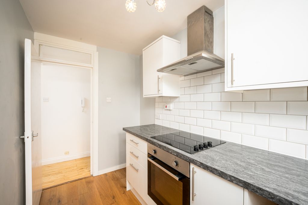 Property photo 3 of 14 19B69d605A693B75352554386E0F0435A93764Cb.Jpg