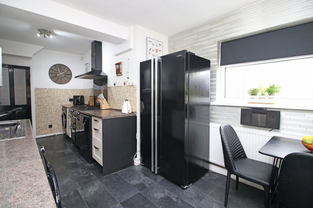 Property photo 3 of 28