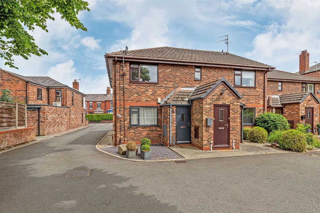 Property photo 1 of 8 Front