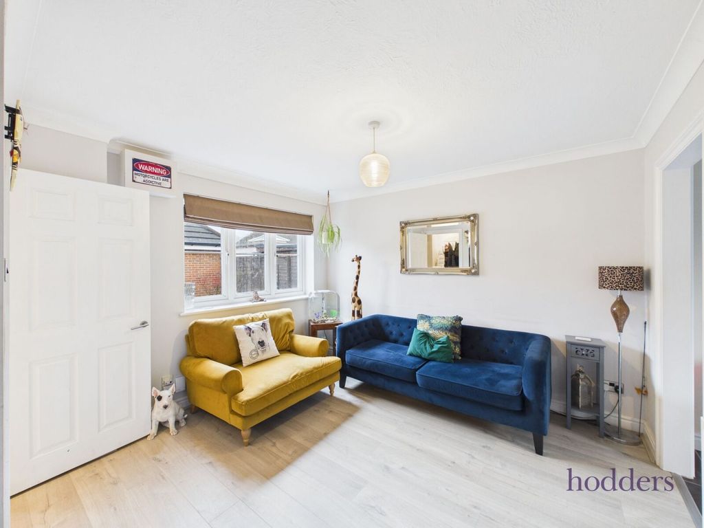 Property photo 2 of 15 Picture No. 21