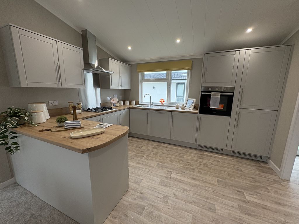 Property photo 1 of 13 Kitchen