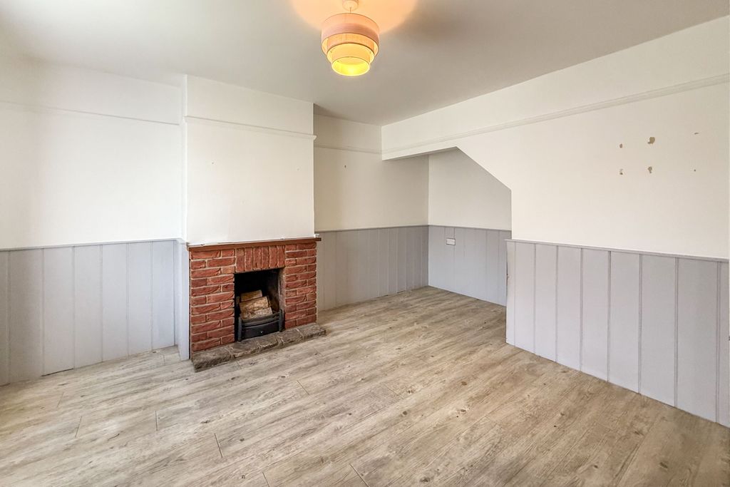 Property photo 3 of 16 126 Gunville Road, Newport, Isle Of Wight, Po30 5Lh