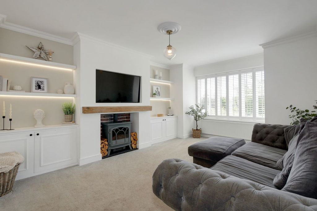 Property photo 2 of 32