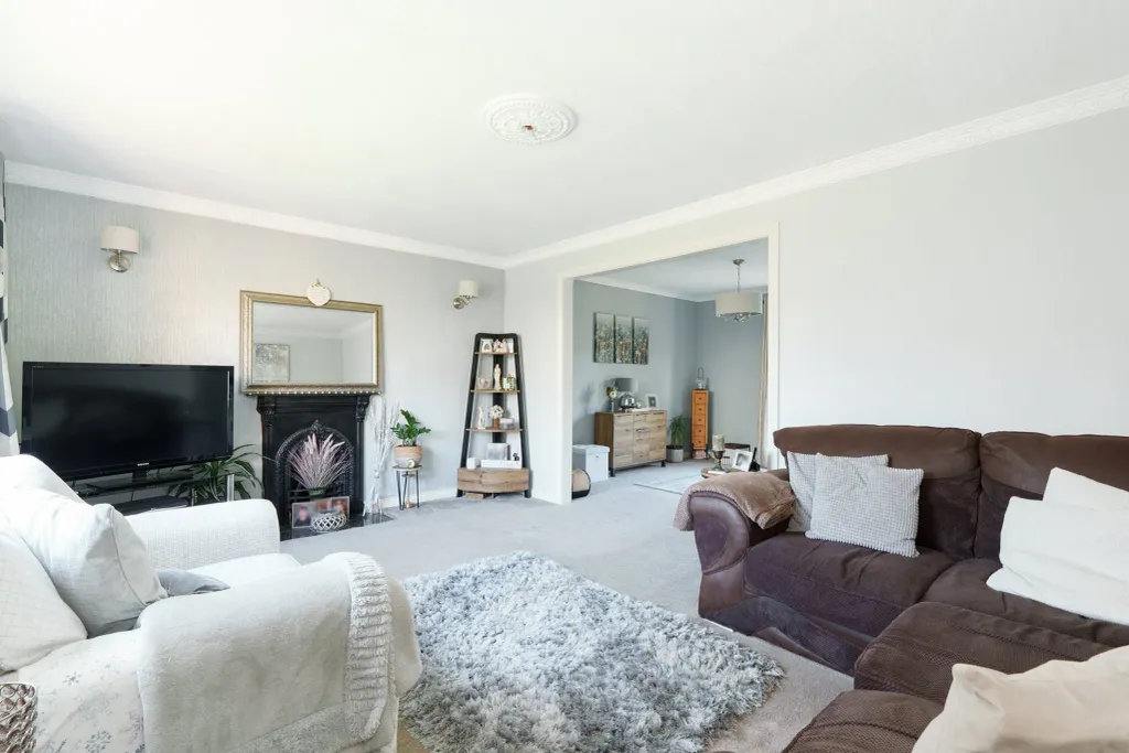 Property photo 3 of 19