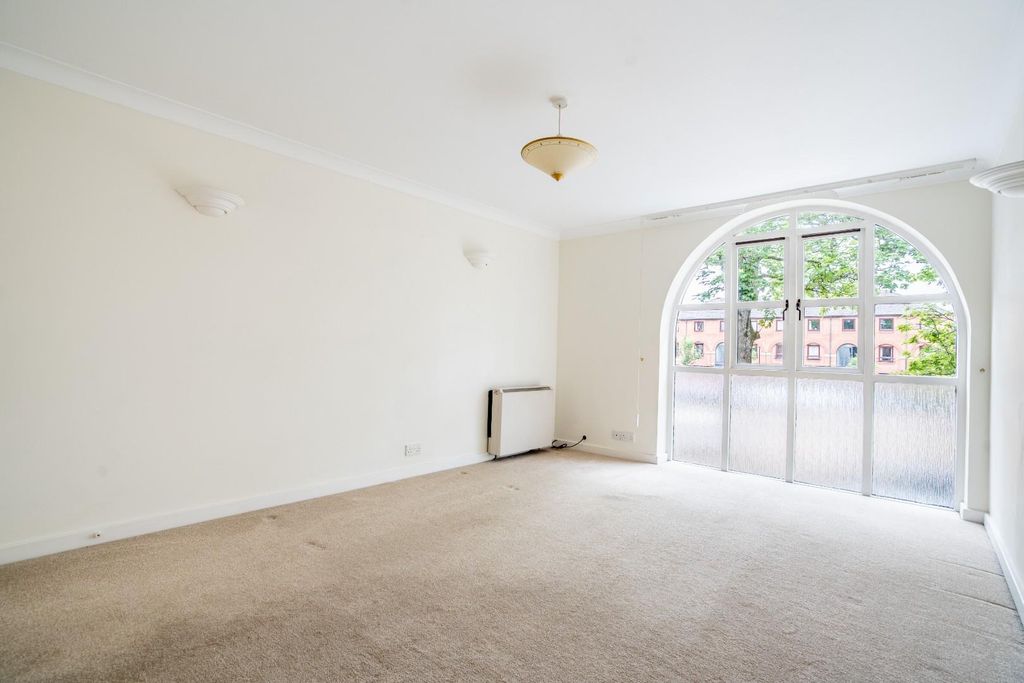 Property photo 3 of 17 Living Room