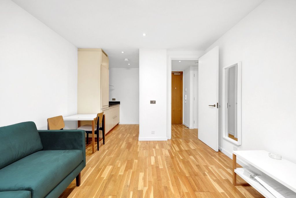 Property photo 3 of 11 Picture No. 15