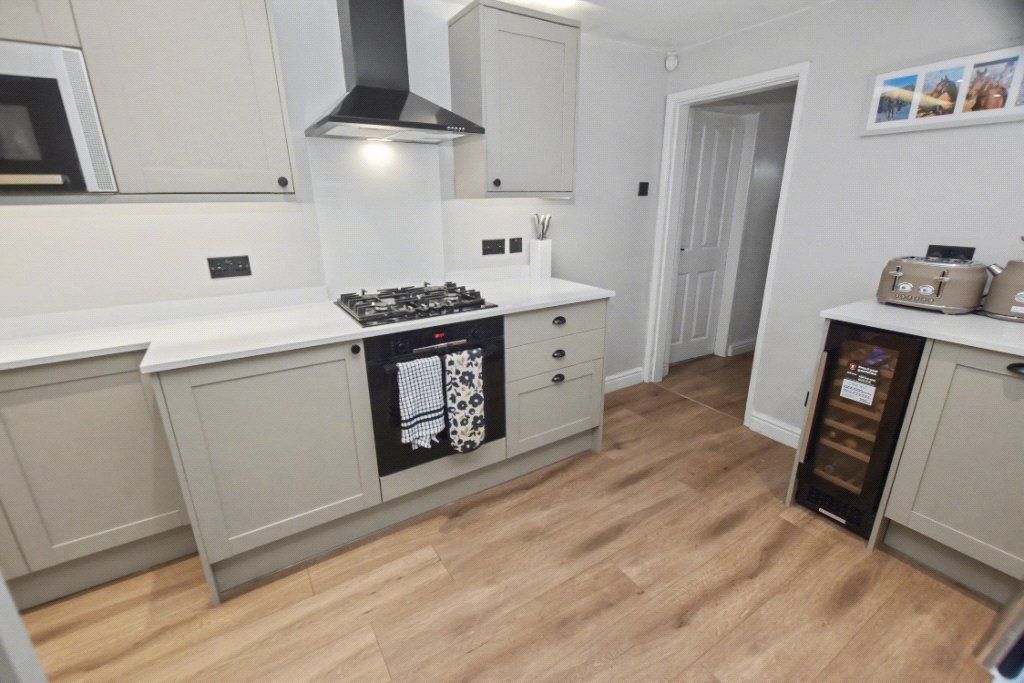 Property photo 3 of 24 Kitchen