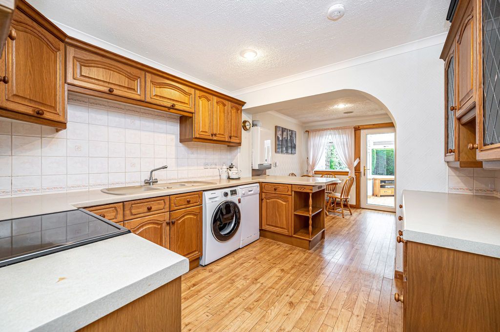 Property photo 2 of 22 Dining Kitchen