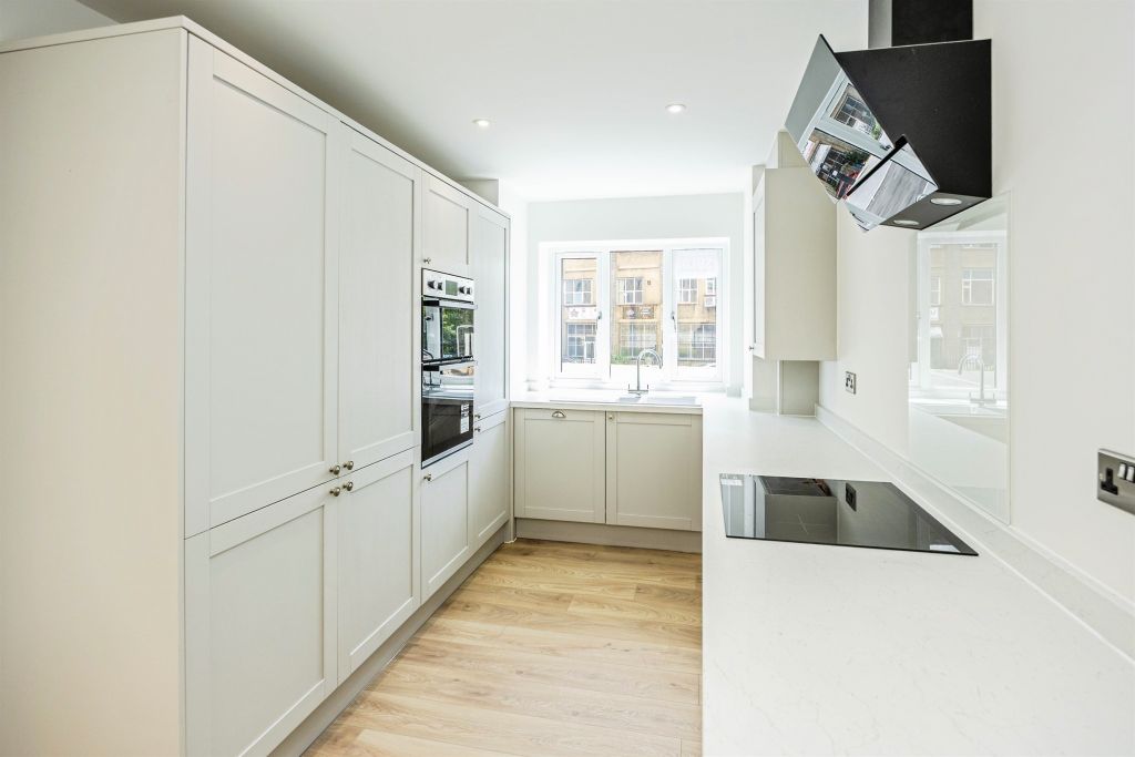 Property photo 2 of 19 Kitchen/Dining Area/Living