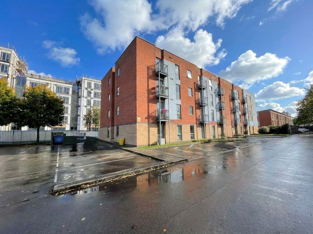 Property photo 1 of 9