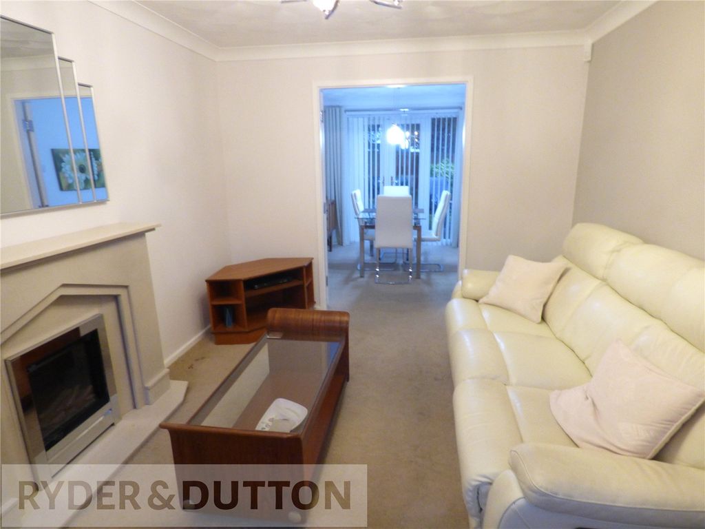 Property photo 3 of 28 Lounge