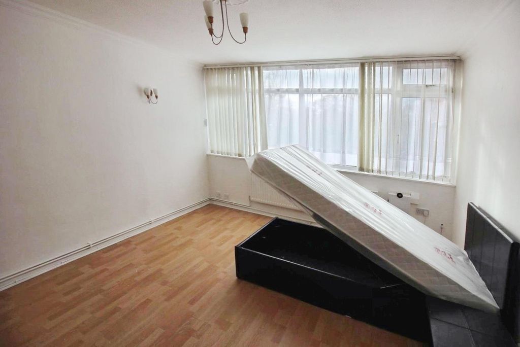 Property photo 3 of 9 3d4c7A08-Blue 20Room 20 282 29.Jpg