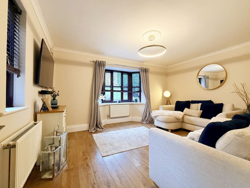 Property photo 3 of 34 Lounge